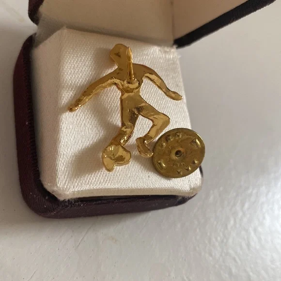 27:07 - Vintage FIFA World Cup USA 1994 Pin